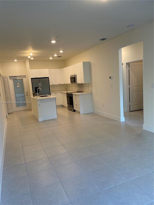 Foto principal - 8001 NW 41st St