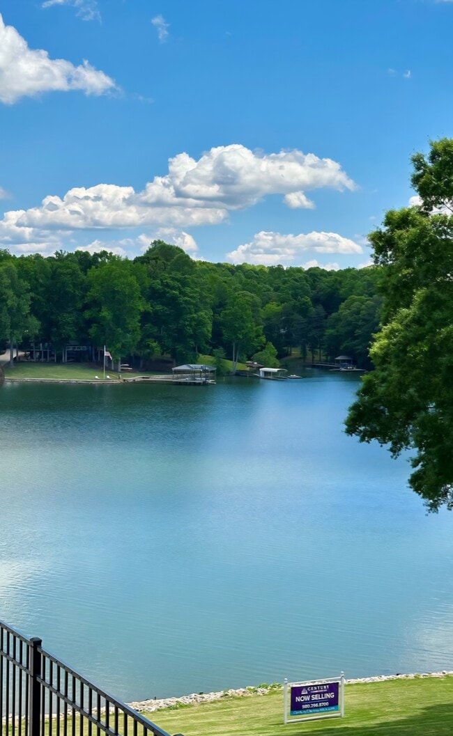 Building Photo - 4455 Reed Crk Dr