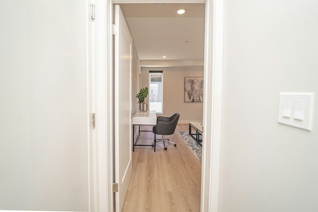 Building Photo - 2115 Holly Dr