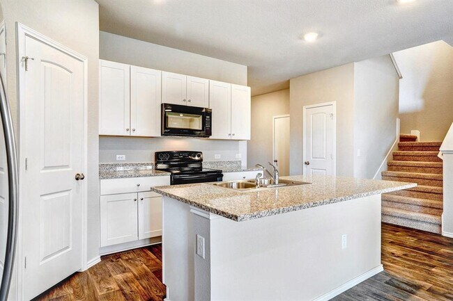 Foto del edificio - 5905 Brocade Dr