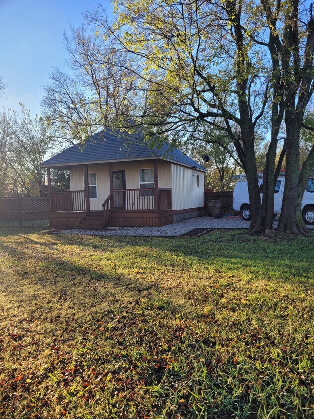 Primary Photo - 502 Cottonwood