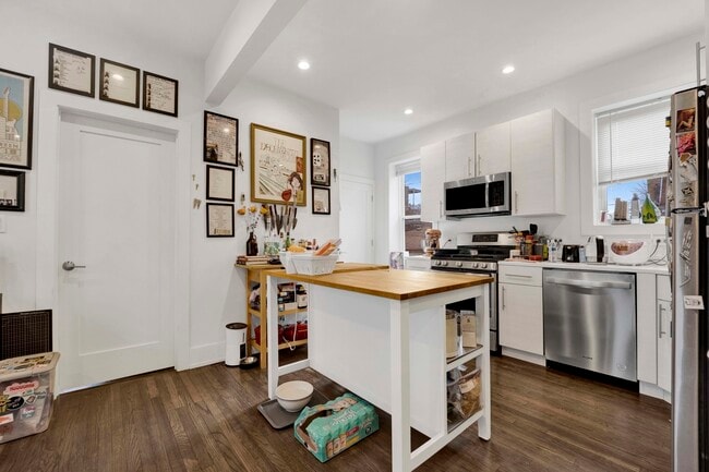 Building Photo - 2519 W Altgeld St