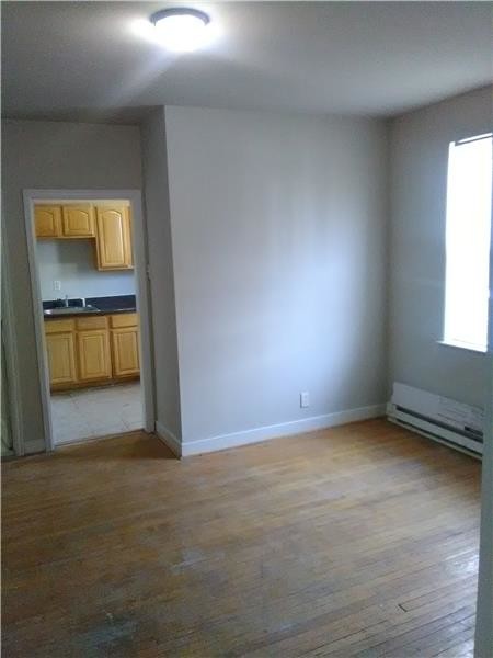Building Photo - 412 E Walnut Ln