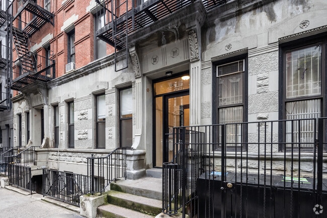 Building Photo - 220-222 E 84th St