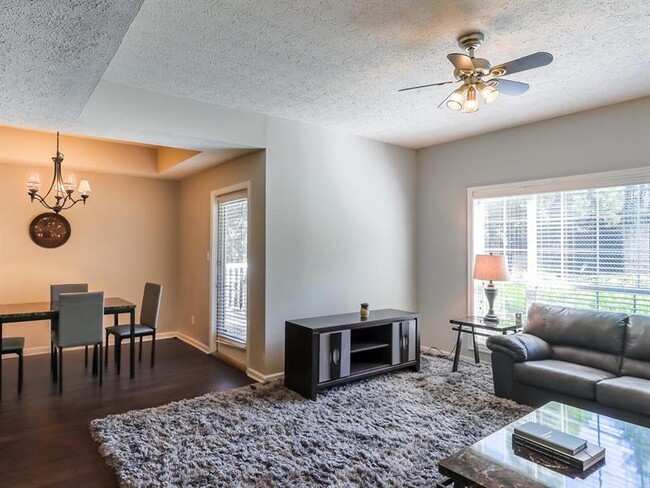 Building Photo - 1250 Parkwood Cir SE