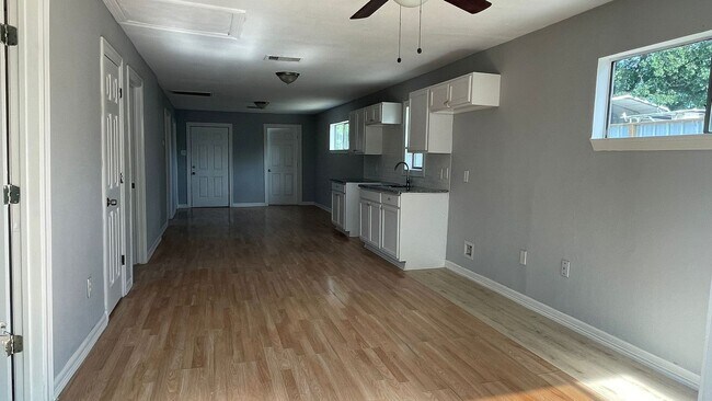 Building Photo - 3-bedroom, 2-bathroom house