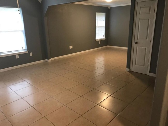 Foto del edificio - 9241 Forest View St