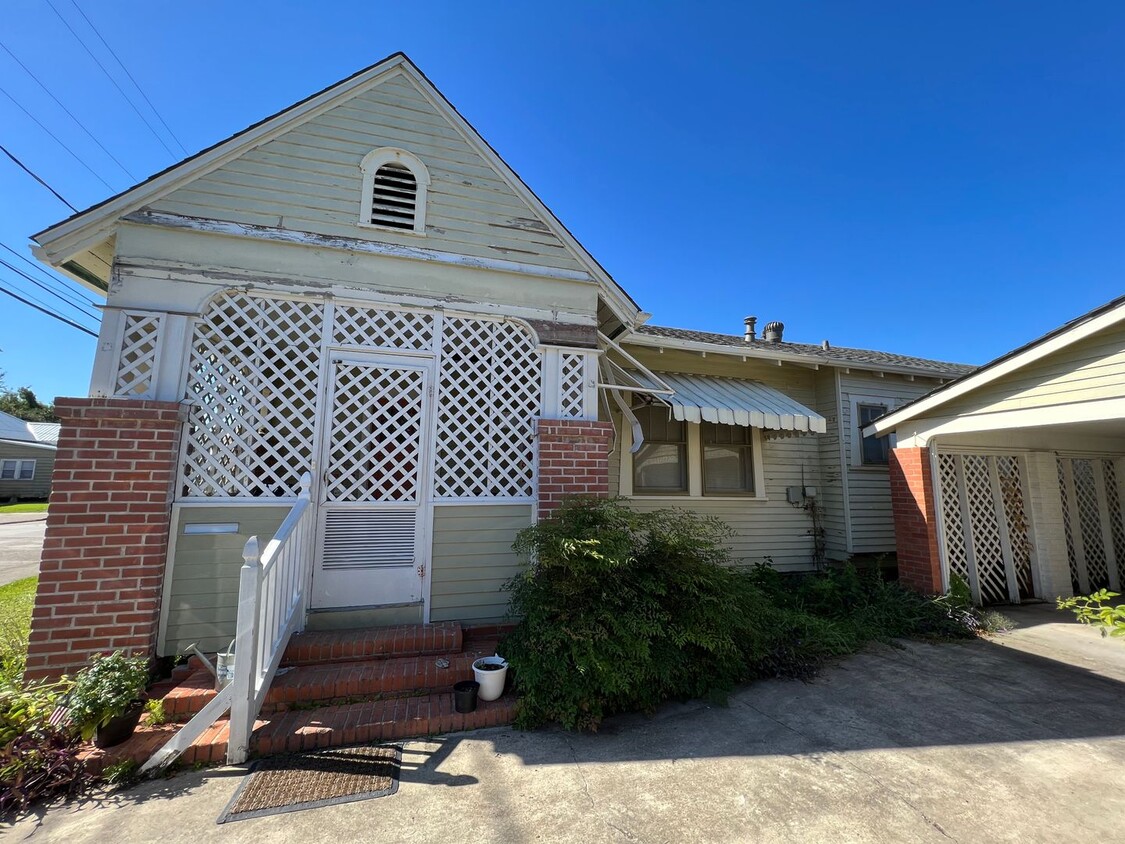 Primary Photo - 146 Levron St