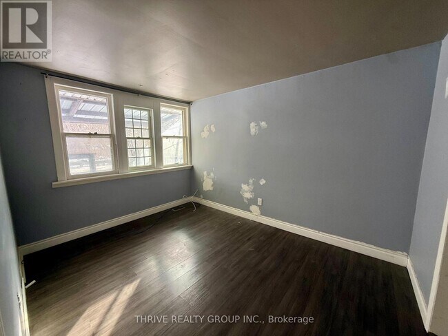 Photo du bâtiment - 1203 Dundas St