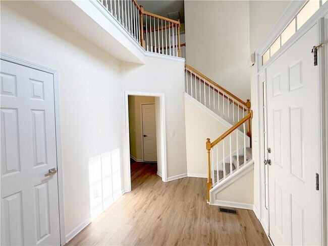 Foto del edificio - 350 Laurel Glen Crossing