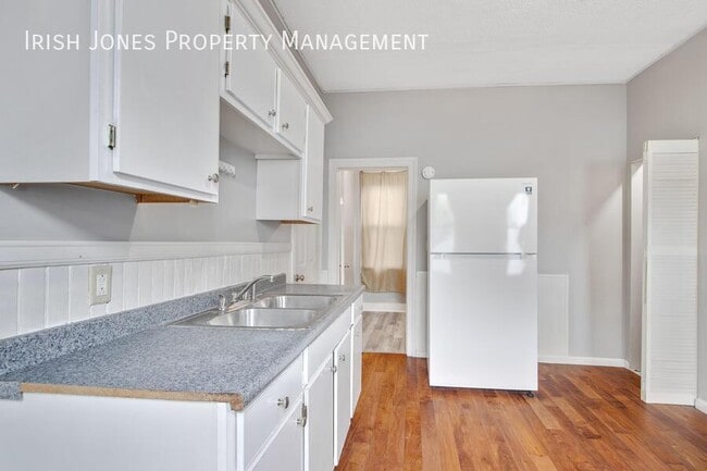 Building Photo - 11 Laverack Ave