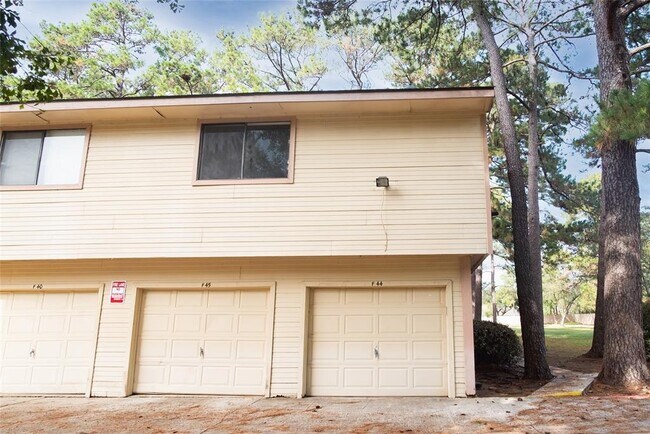 Building Photo - 16800 Sugar Pine Dr