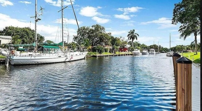 Foto del edificio - 1201 River Reach Dr