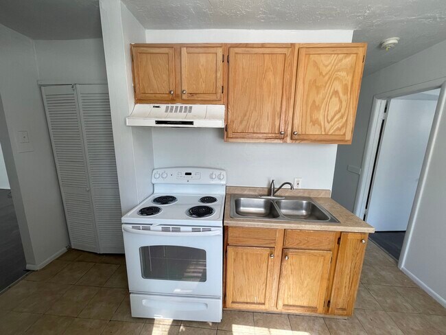 Foto del edificio - Spacious One-Bedroom!