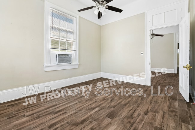 Building Photo - 2332 Ursulines Ave