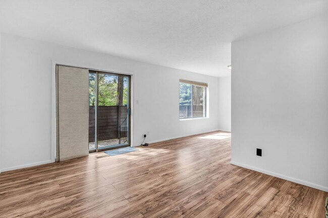 Building Photo - Gated 3 Bed Condo with Pool & Tennis Court
