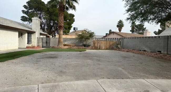 Building Photo - 2 BETHROOMS 2 BATHROOMS  2 CAR GARAGE HOUSE AVAILABLE FOR RENT