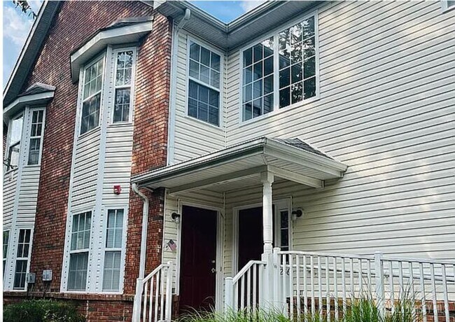 Building Photo - 236 Pinelli Dr