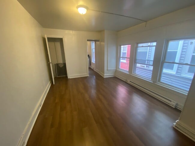 Foto del edificio - 323 N 9th St