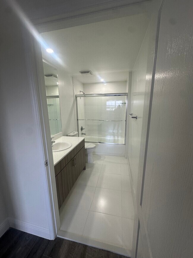 Foto del edificio - 7991 NW 7th St