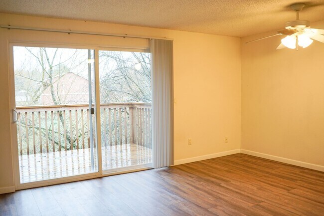 Foto del edificio - Tranquil 2nd Floor 1 Bed, Large Private Deck, Close to Mt. Hood Community College!