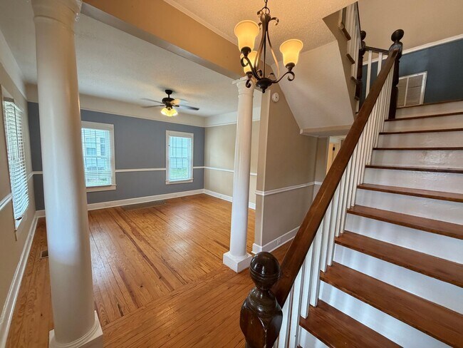 Foto del edificio - Charming & Spacious 3-Bedroom Home with a Large Fenced Yard!