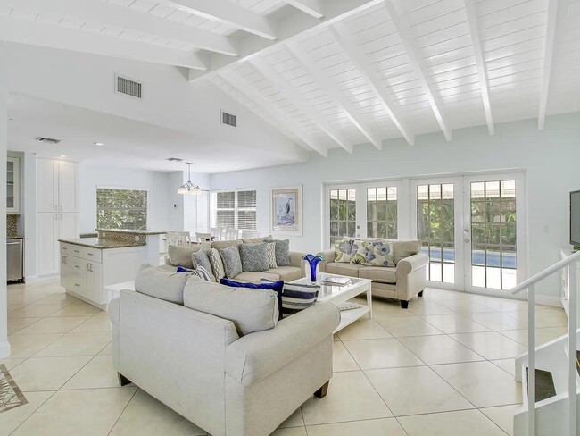 Building Photo - 1310 Manor Dr
