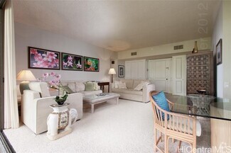 Building Photo - 4999 Kahala Ave