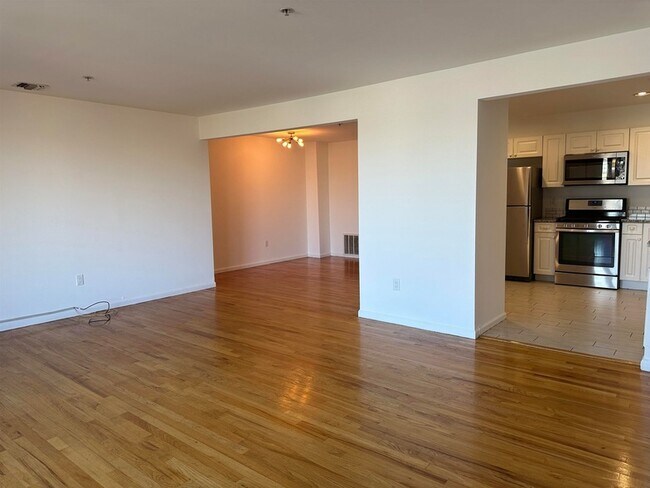 Foto del edificio - 8911 Riverside Pl