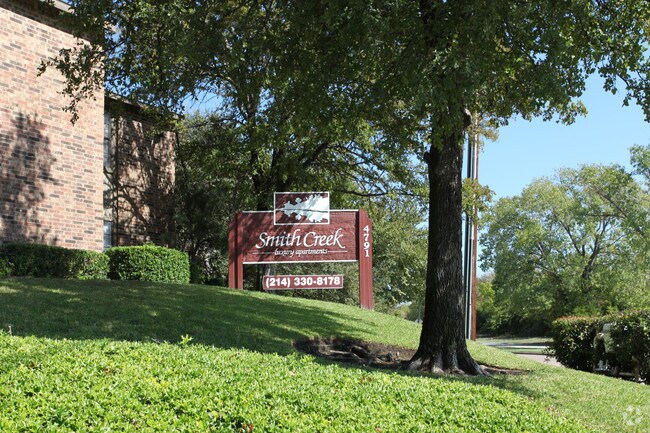 Smith Creek Apartments - Aroya Apartments