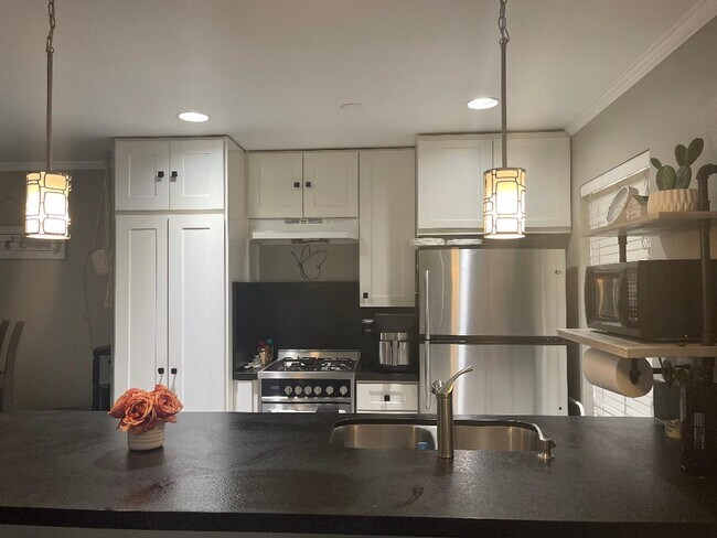 Building Photo - 2815 S Fairview St