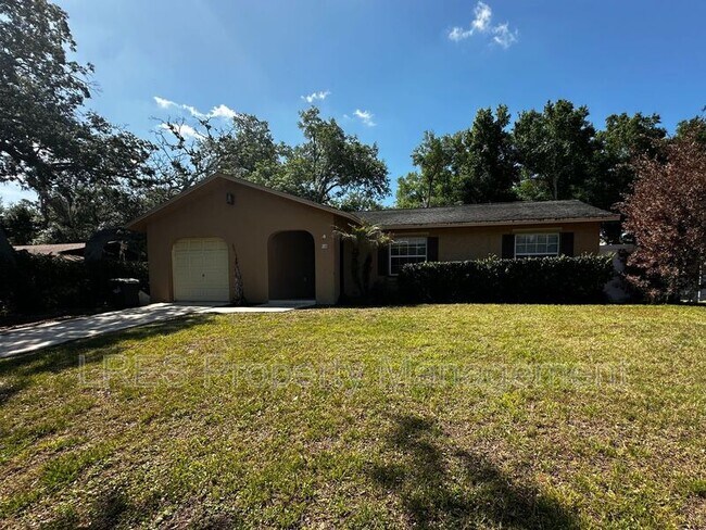 Building Photo - 910 Sycamore Ln