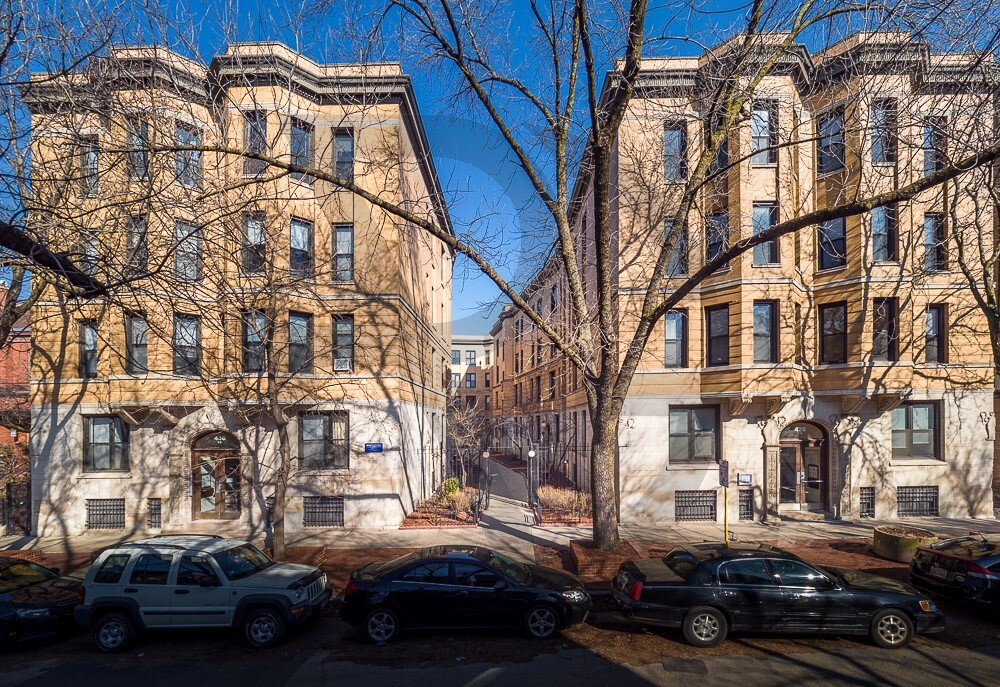 Primary Photo - 428 W Belden Ave