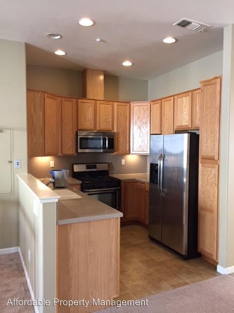 Foto del edificio - 640 Plaza Pl