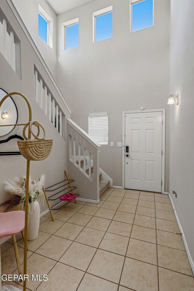 Foto del edificio - 14220 Firewood Dr