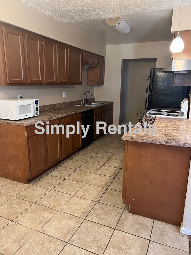 Foto del edificio - 12704 Copper Ave NE