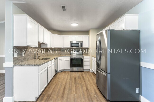 Building Photo - 8096 N Ridge Loop E
