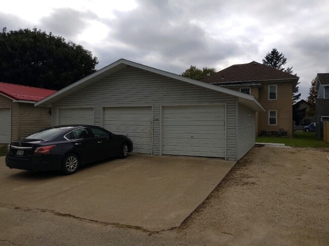 Building Photo - 304 S Beaumont Rd
