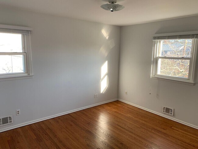 Foto del edificio - 2421 Homestead Ave