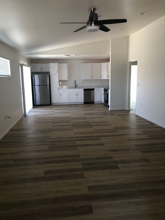 Foto del edificio - 2381 S Clovis Place-