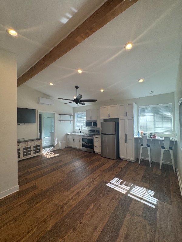 Building Photo - 1208 Little Oaks Ln