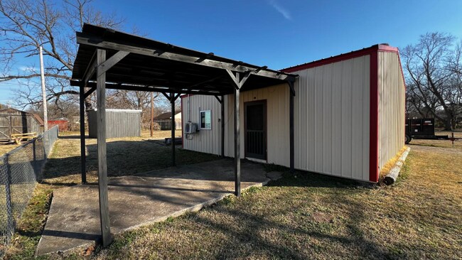 Building Photo - 911 N Sherman Ave