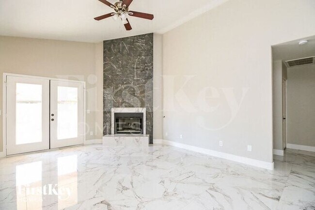 Foto del edificio - 12229 W Windsor Ave