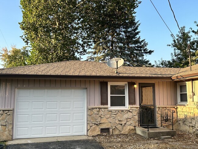 Building Photo - Lawndale