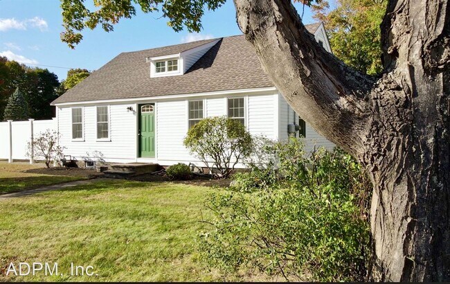 Building Photo - 2 br, 1 bath House - 96 East Main St.