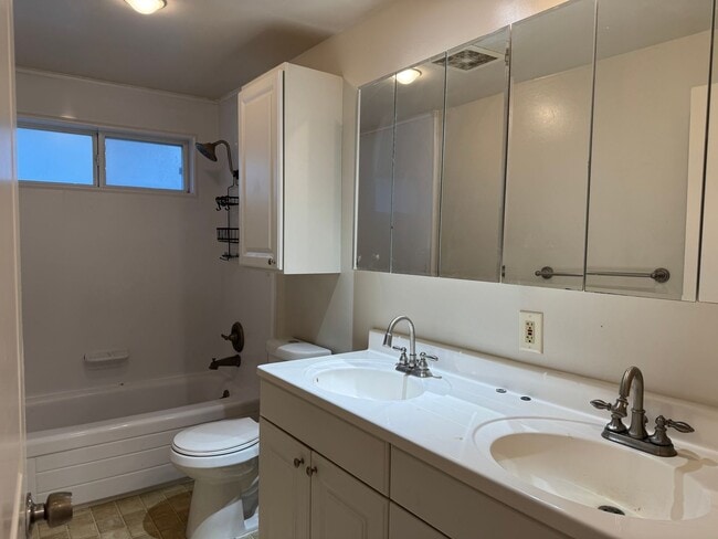 Building Photo - CLICK "REQUEST A TOUR" NOW!