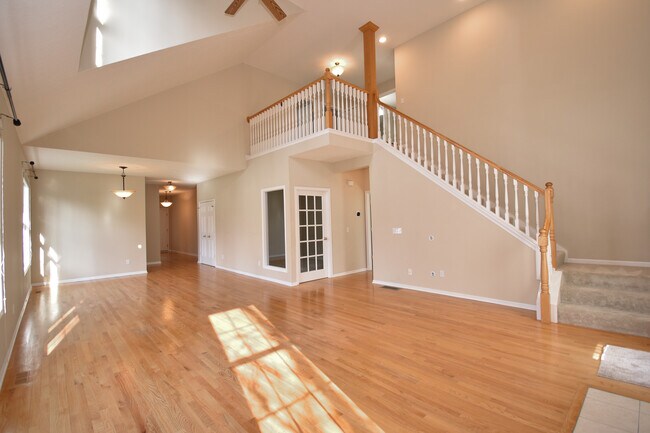Building Photo - 4216 Meadowcreek Ln