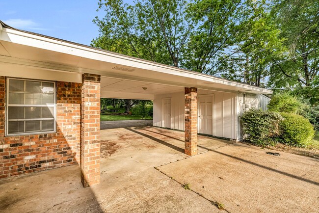 Building Photo - Renovated 4 Bedroom 2.5 Bath Home for Rent!