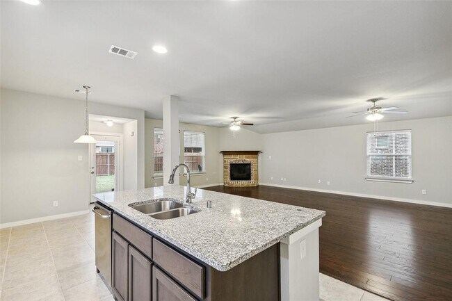 Foto del edificio - 1212 White Dove Dr