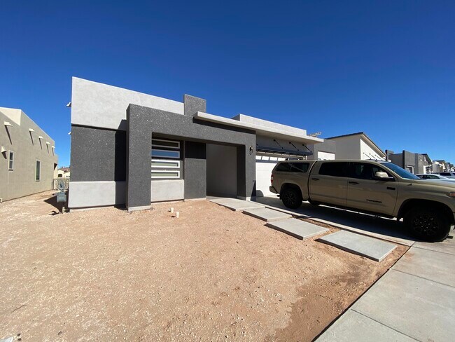 Building Photo - 12305 Desert Pine Ave